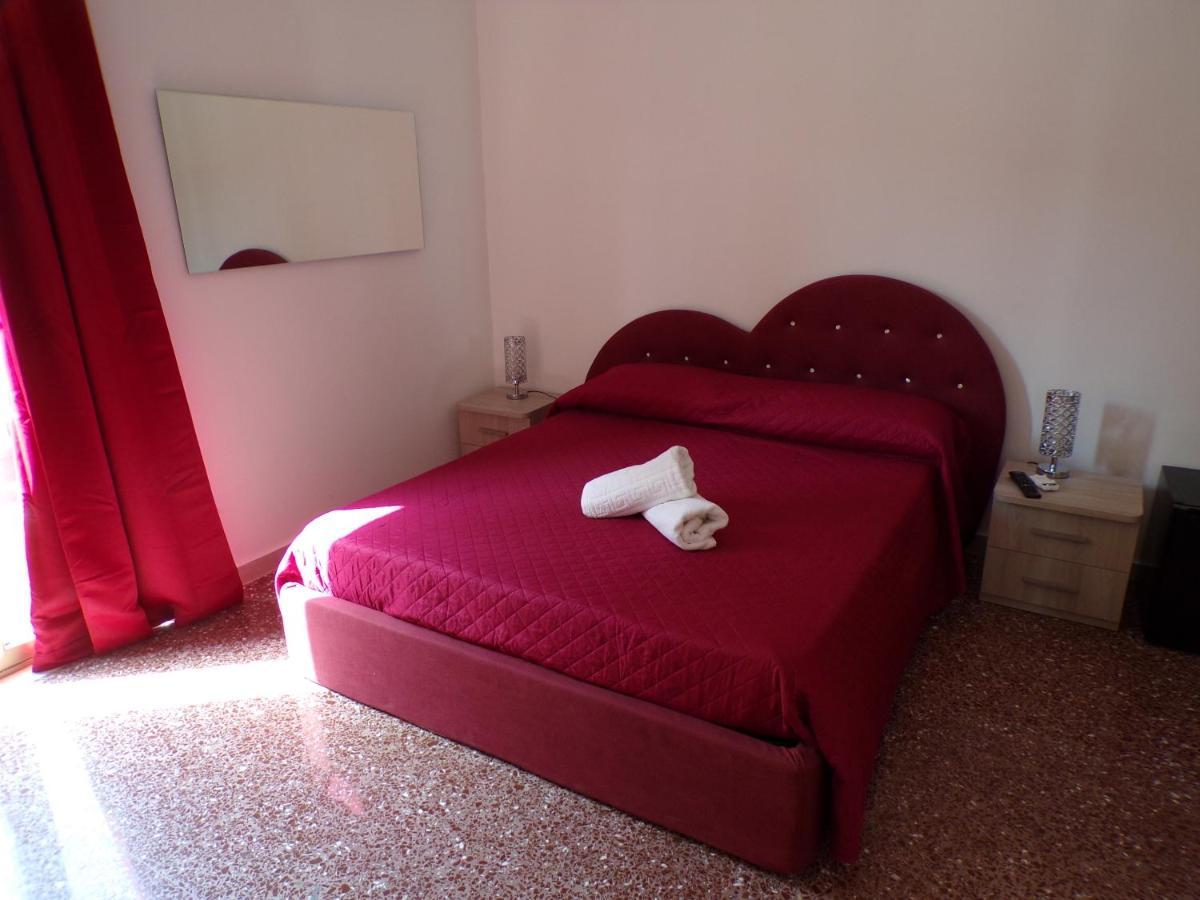 Nuova Aurora Rent Rooms Roccalumera Exterior foto