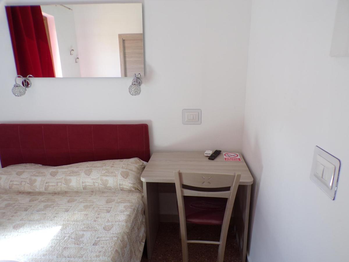 Nuova Aurora Rent Rooms Roccalumera Exterior foto